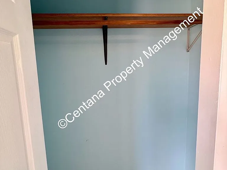 1640 Sampson St — Photo 8