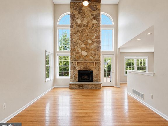 5th image of 103 Hidden Ct
