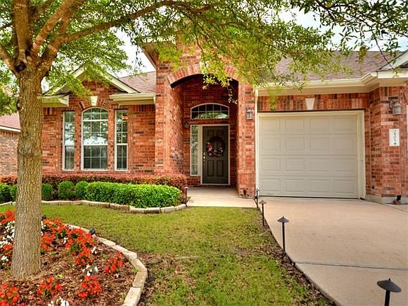 Lovely curb appeal!