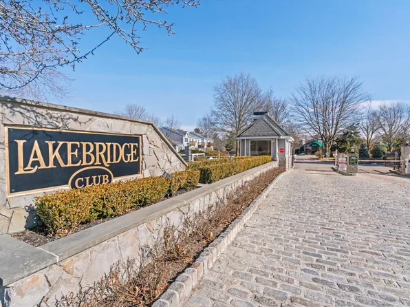 1 Lakebridge Drive S, Kings Park, NY 11754