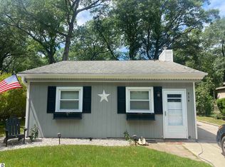 934 Avenue E, Traverse City, MI