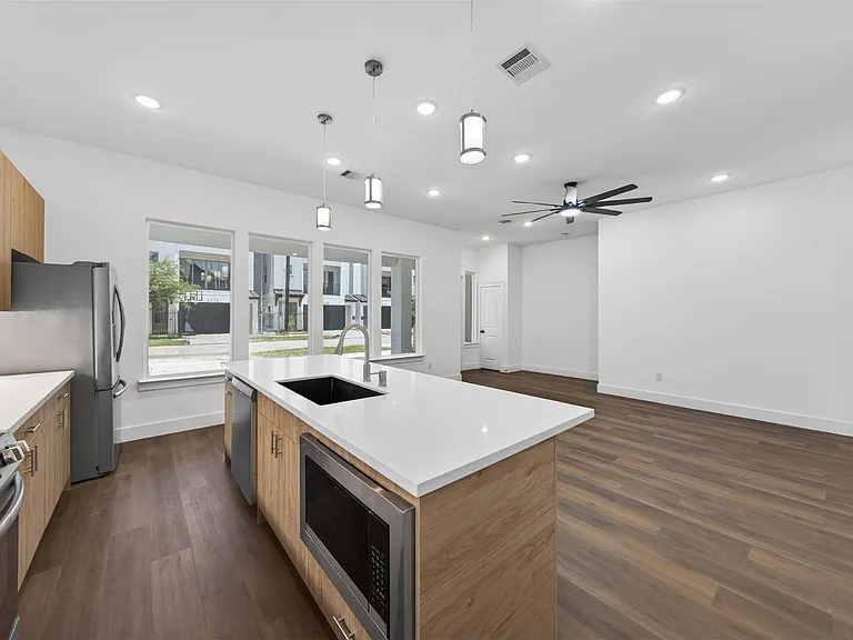 2714 Drew St — Photo 9