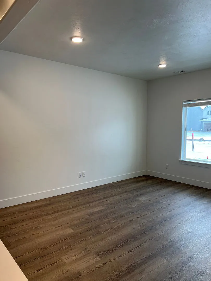 End Unit - 3 Bed 2.5 Bath Luxury Townhome In Summerfield With Clubhouse Access — Photo 3