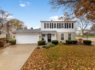 1083 Cherry Ln, Lombard, IL 60148