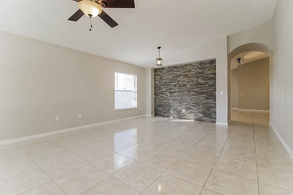 3 bed, 2.0 bath, 1770 sqft, $2,360 — Photo 3