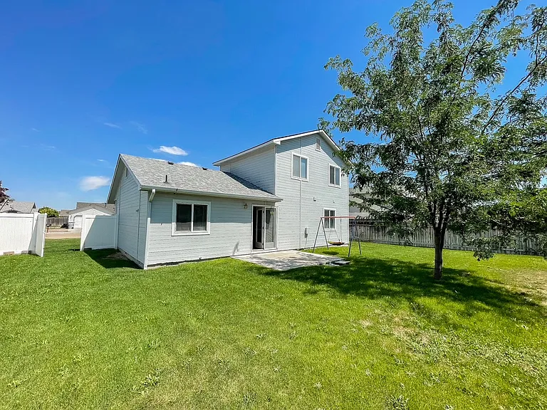 539 Fall Dr — Photo 2