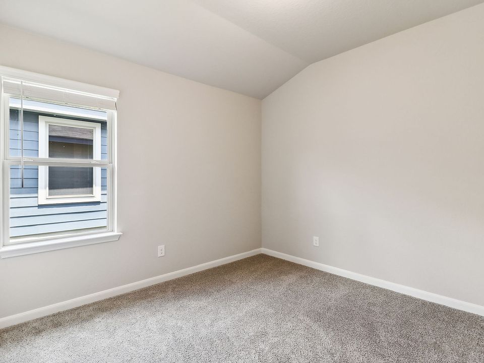 SAN_Remington_Hughes_841_Guest Room_11531 Buffalo Grv_018.jpg