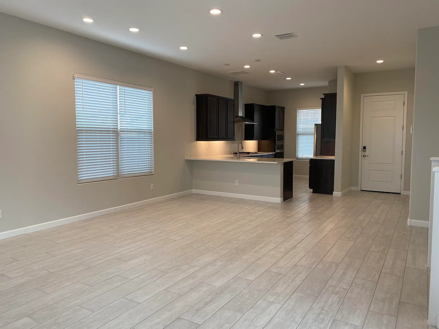 3 bed, 2.5 bath, 1832 sqft, $3,400 — Photo 3