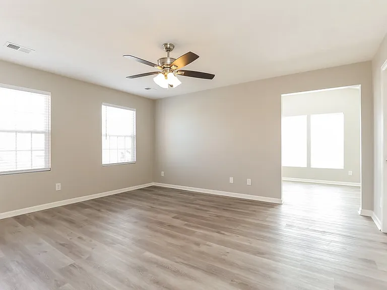 2561 Jordan Ridge Dr — Photo 12