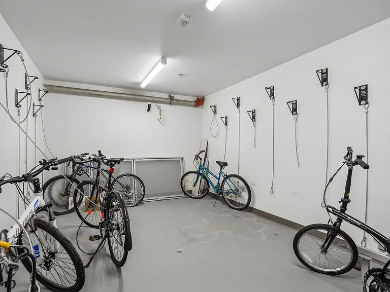 Fifty-Two Apartments — Photo 32