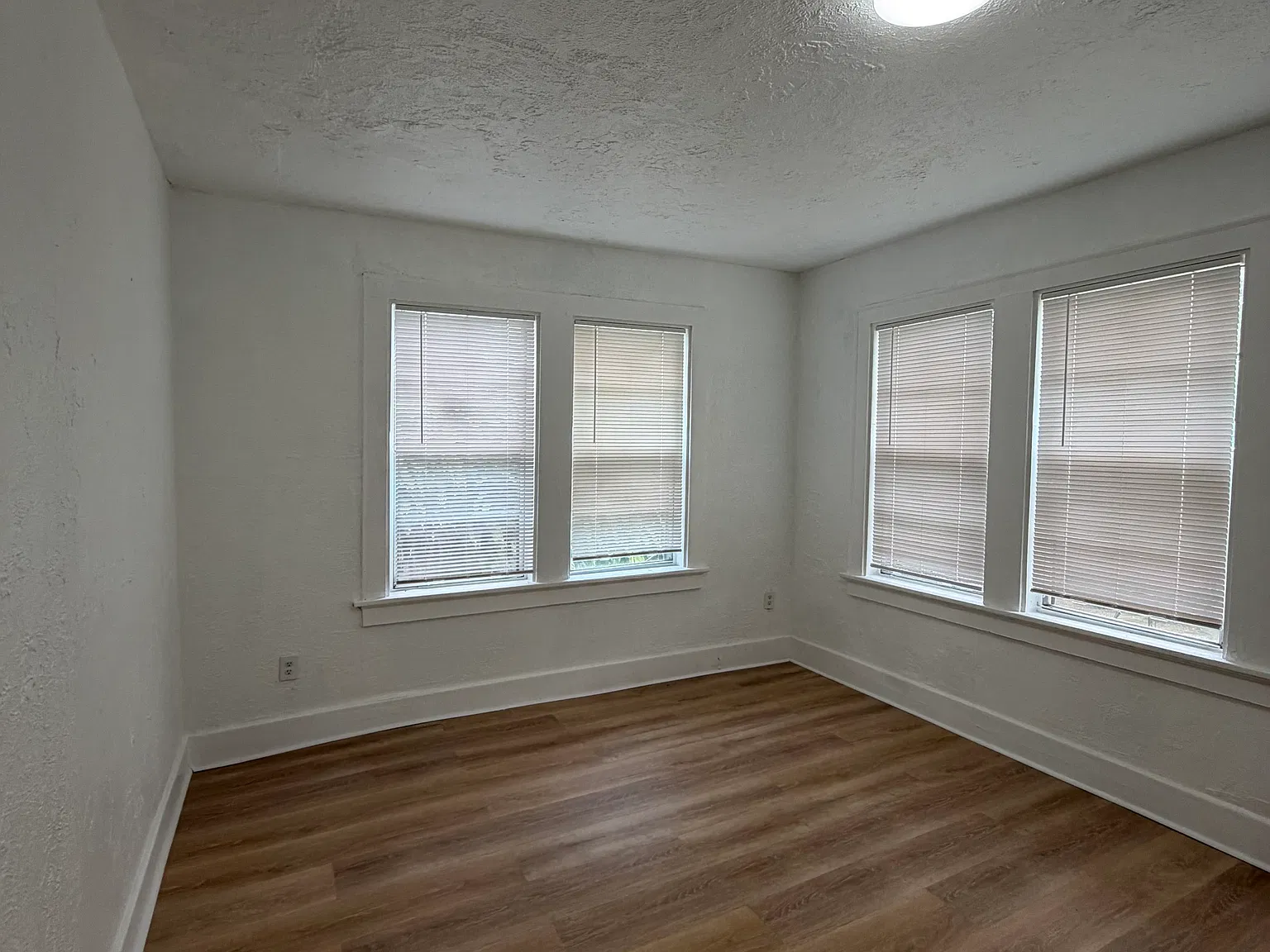 1 bed, 700 sqft, $1,800 — Photo 1