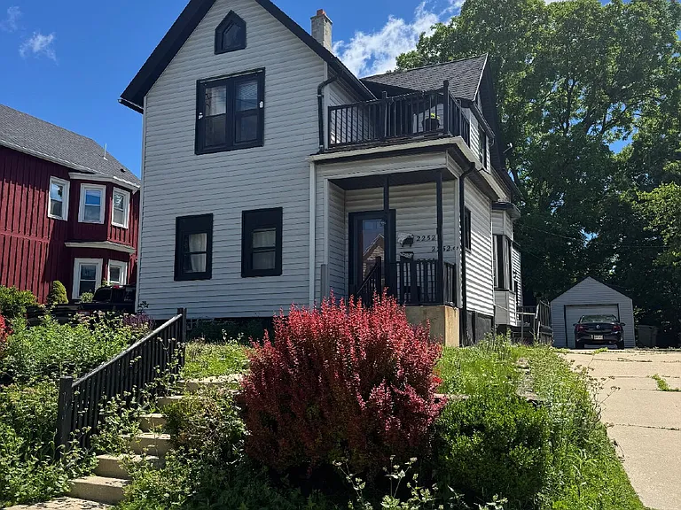 2252 S Winchester St — Photo 1
