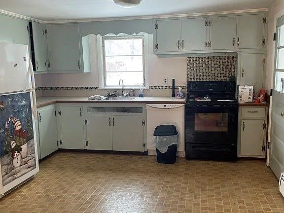 3rd image of 63 Davis St