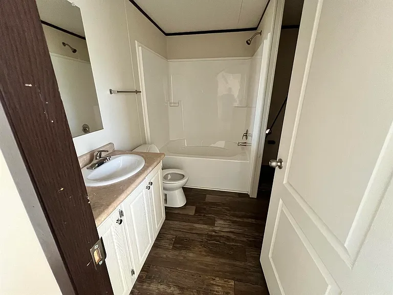 25214 Gratiot Ave #180 — Photo 9