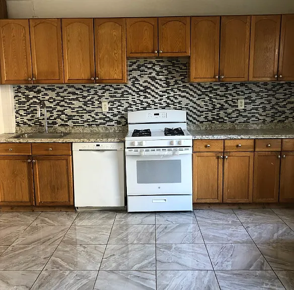 11 Claremont Pl #2 — Photo 6