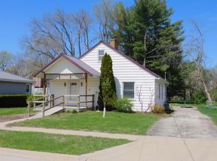 514 E Prospect St, Manchester, IA 52057