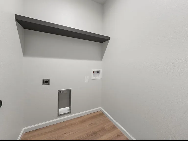 1628 Ewing Ave — Photo 3