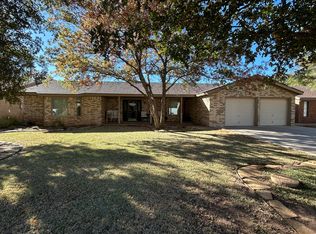 2036 Longhorn Dr, Levelland, TX 79336