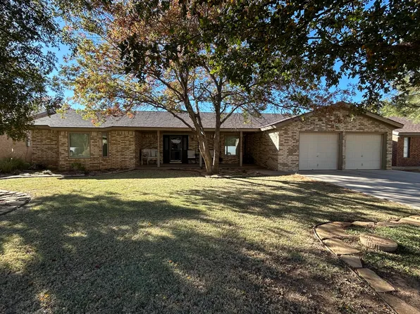 2036 Longhorn Dr, Levelland, TX 79336