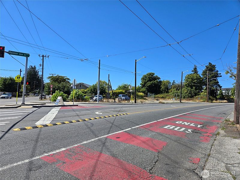 3rd image of 6211 Rainier Avenue S