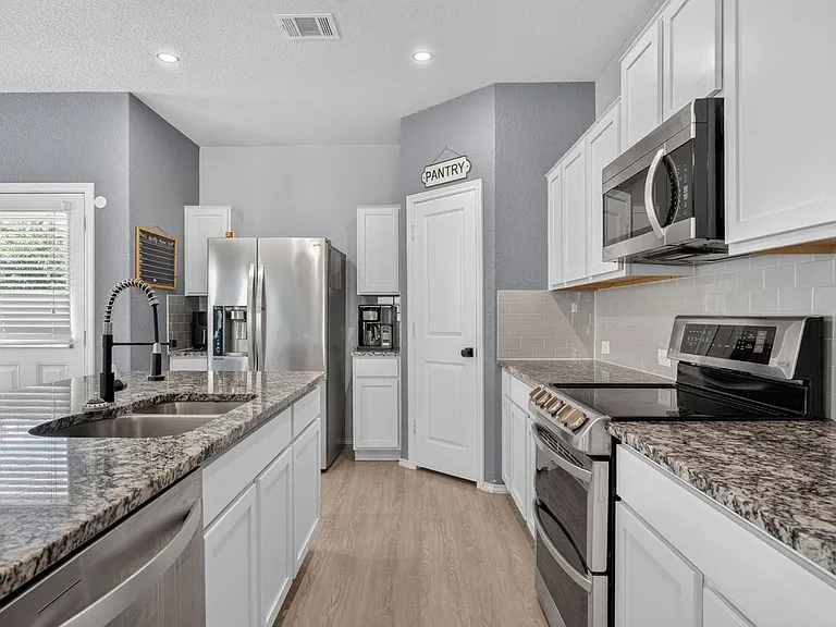 10331 Barbeque Bay — Photo 1