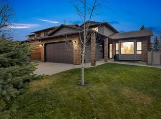 31 N Edforth Way NW, Calgary, AB T3A3V5