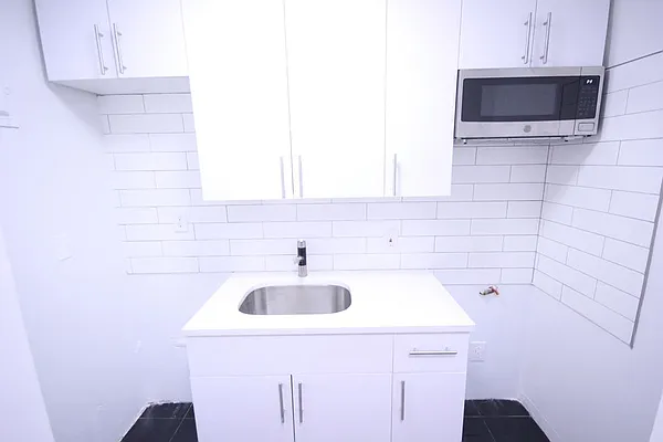 Rented by Dynamik Realty | media 14