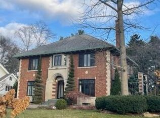 612 Cambridge Blvd SE, East Grand Rapids, MI 49506