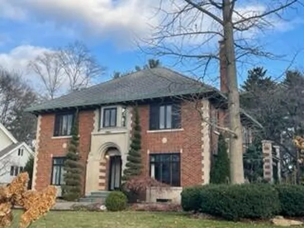 612 Cambridge Blvd SE, East Grand Rapids, MI 49506