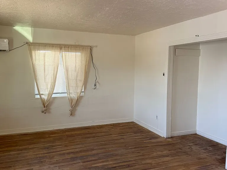 1308 W Church St — Photo 2