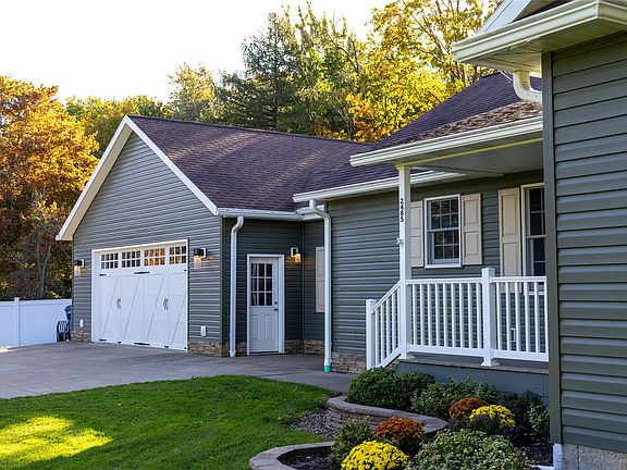 3rd image of 2485 Hillborn Rd