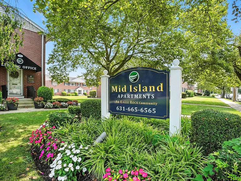 Mid Island Apartments — Photo 8