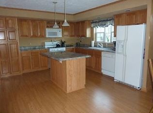 16048 Windsor Ln, Holly, MI 48442