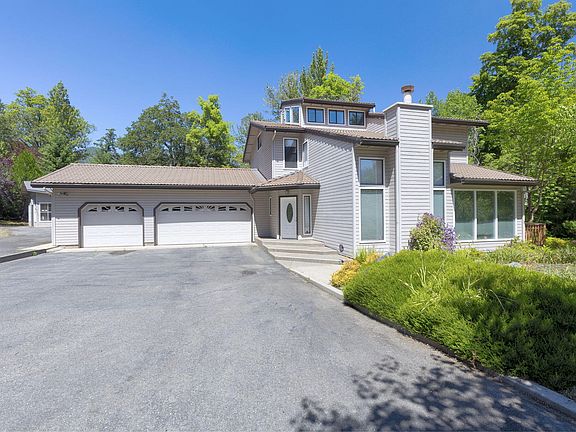 3rd image of 235 Glenoak Ln