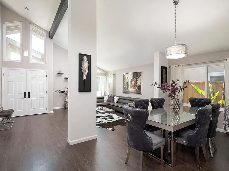 1126 Blythe St — Photo 5