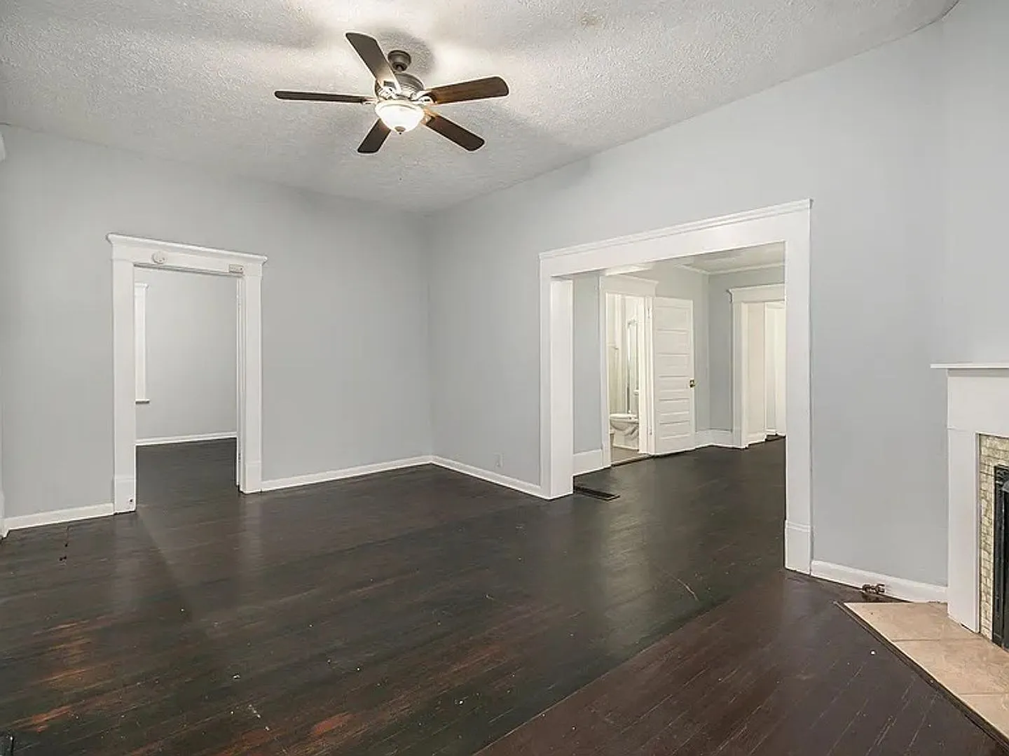 Spacious 3bd/2ba in Capitol View w/ Huge Fenced-In Backyard! — Photo 2