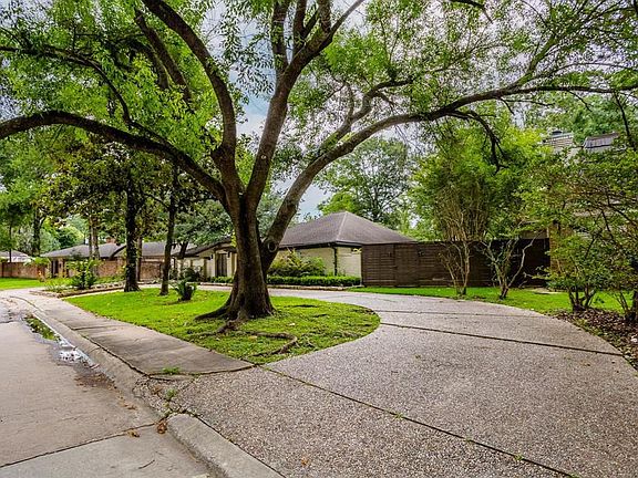 4th image of 15 Briar Hill Dr