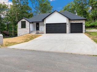 1239 W Arlington Ct, Springfield, MO 65803