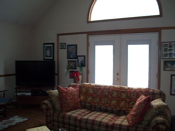 Den w/doors to deck & pool