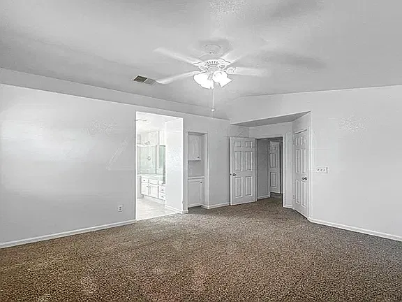 3 bed, 1950 sqft, $2,010 — Photo 2
