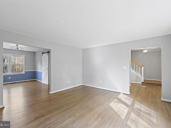 3rd image of 294 Timberland Dr