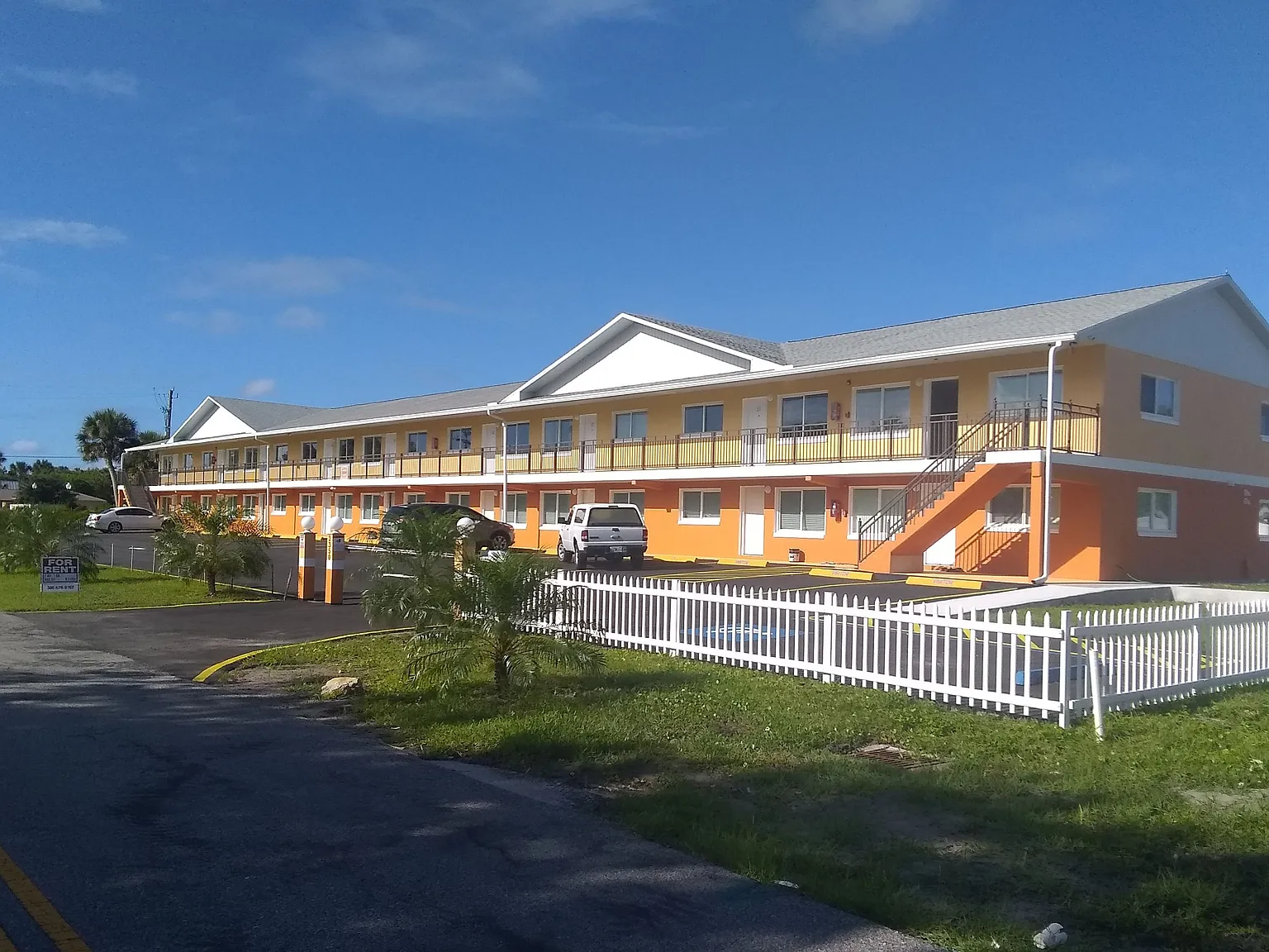 Completely renovated apartments and building. — Photo 1