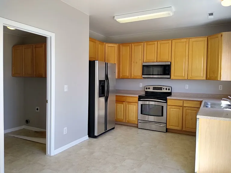340 Andrew Dr — Photo 15