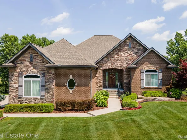 294 Golfside Dr, Oxford, MI 48371