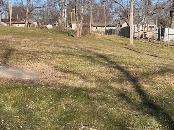 W Elm St, Clarksdale, MO 64430
