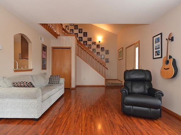 3rd image of 344 Prairie Heights Dr #2