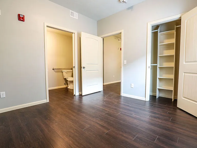 600 E Harrison St — Photo 7