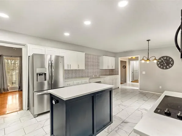 2213 Coachlight Dr, Edmond, OK 73013