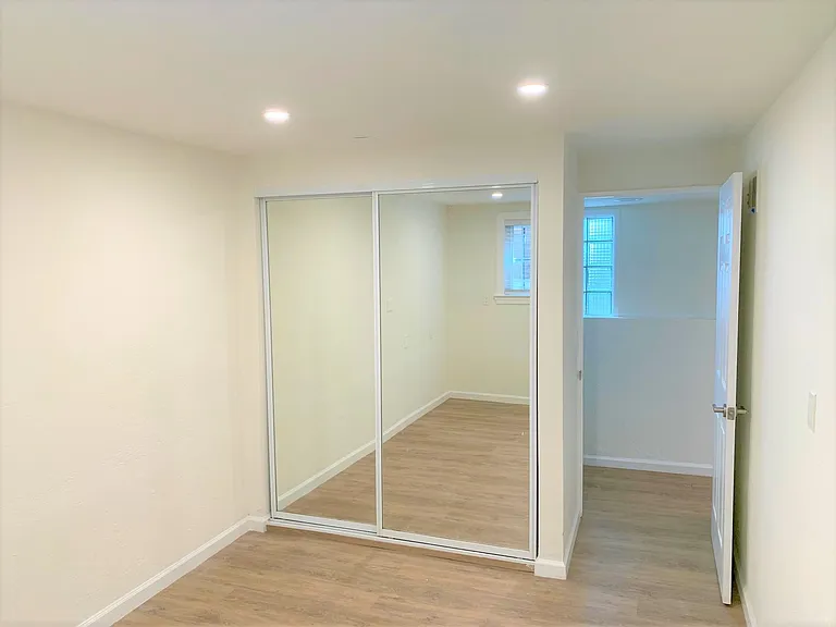 421 Huron Ave #IN-LAW — Photo 8