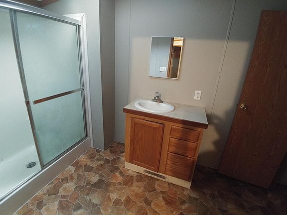 4th image of 513 Jennifer Dr